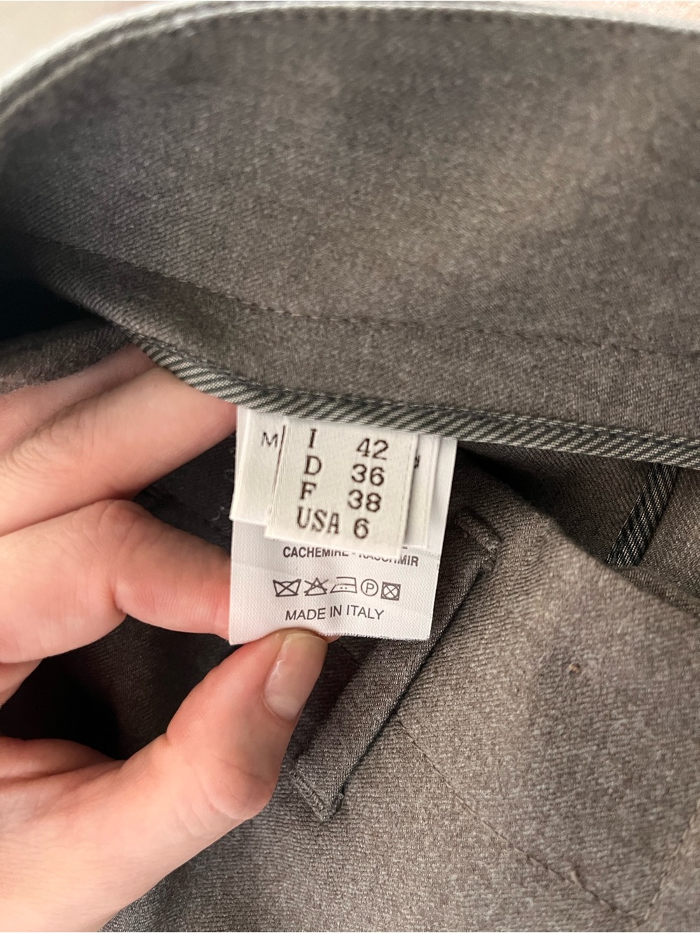 Stunning Brunello Cuccinelli Wool and Cachemire Straight Leg pleated trousers - Picture 5 of 10